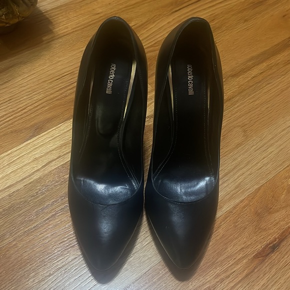 Roberto Cavalli black pumps with gold heel accent - Picture 5 of 11